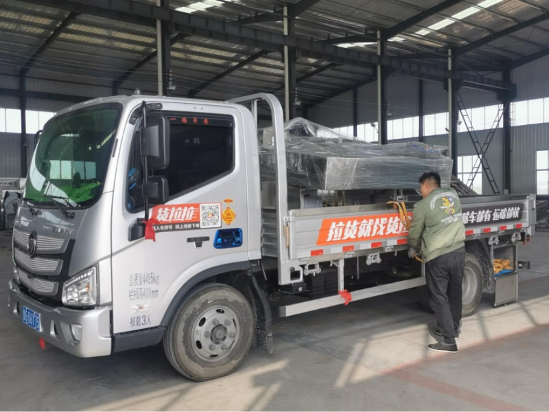 1000型滚动式真空包装机成功发往威海