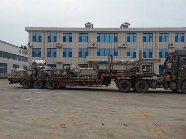 尖峰机械发运承德客户定制化香菇酱加工设备